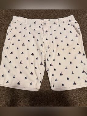 Men's White Sailboat Print Cotton Shorts
